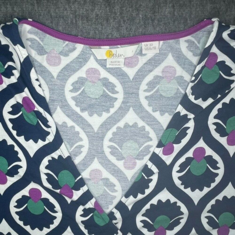 Boden ruched top womens sz 16/18 -navy geometric print stretchy for summer - Picture 9 of 12